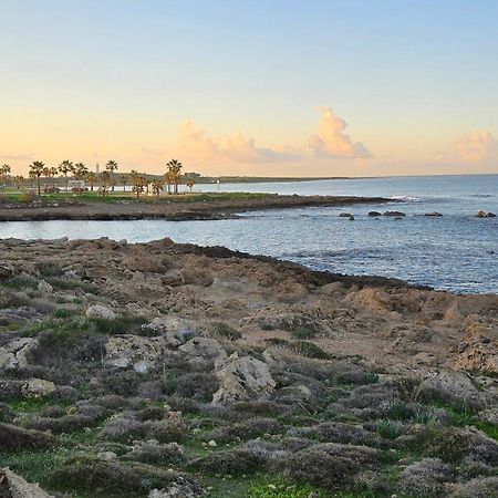 Dahan Sirena Lighthouse Luxury Apartment Paphos Bagian luar foto
