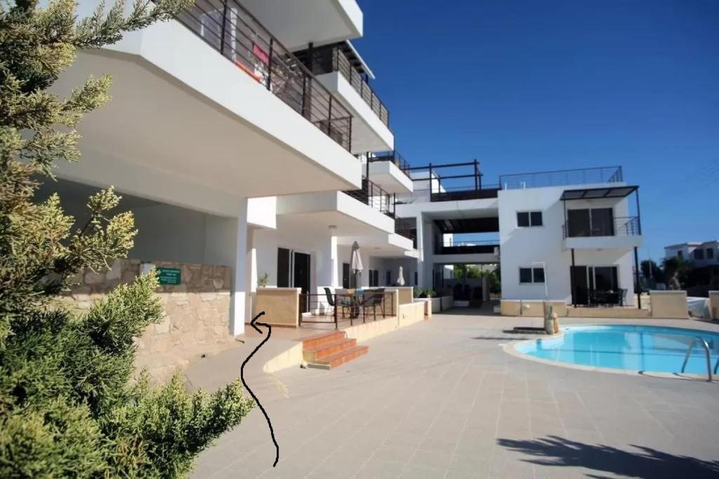 Dahan Sirena Lighthouse Luxury Apartment Paphos Bagian luar foto